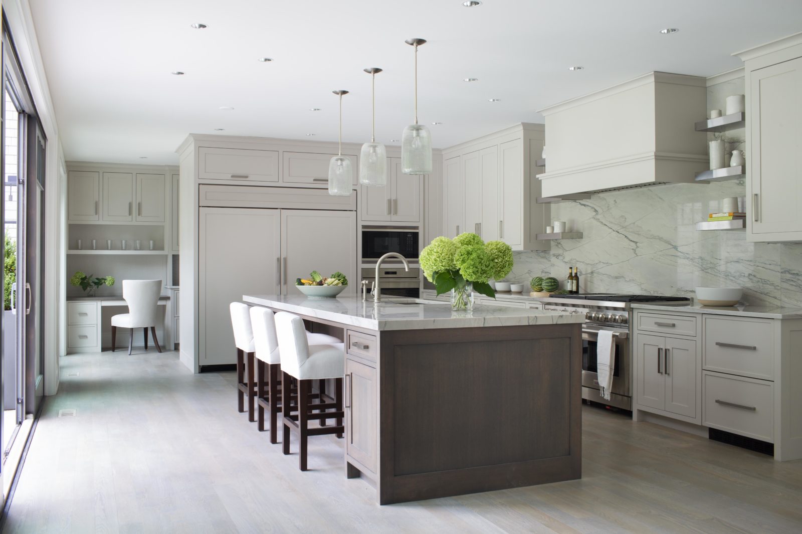 кухни зов тауп серый. оттенок тауп на кухне. кухня тауп зов. кухня в цвете тауп. кухня в цвете тауп.